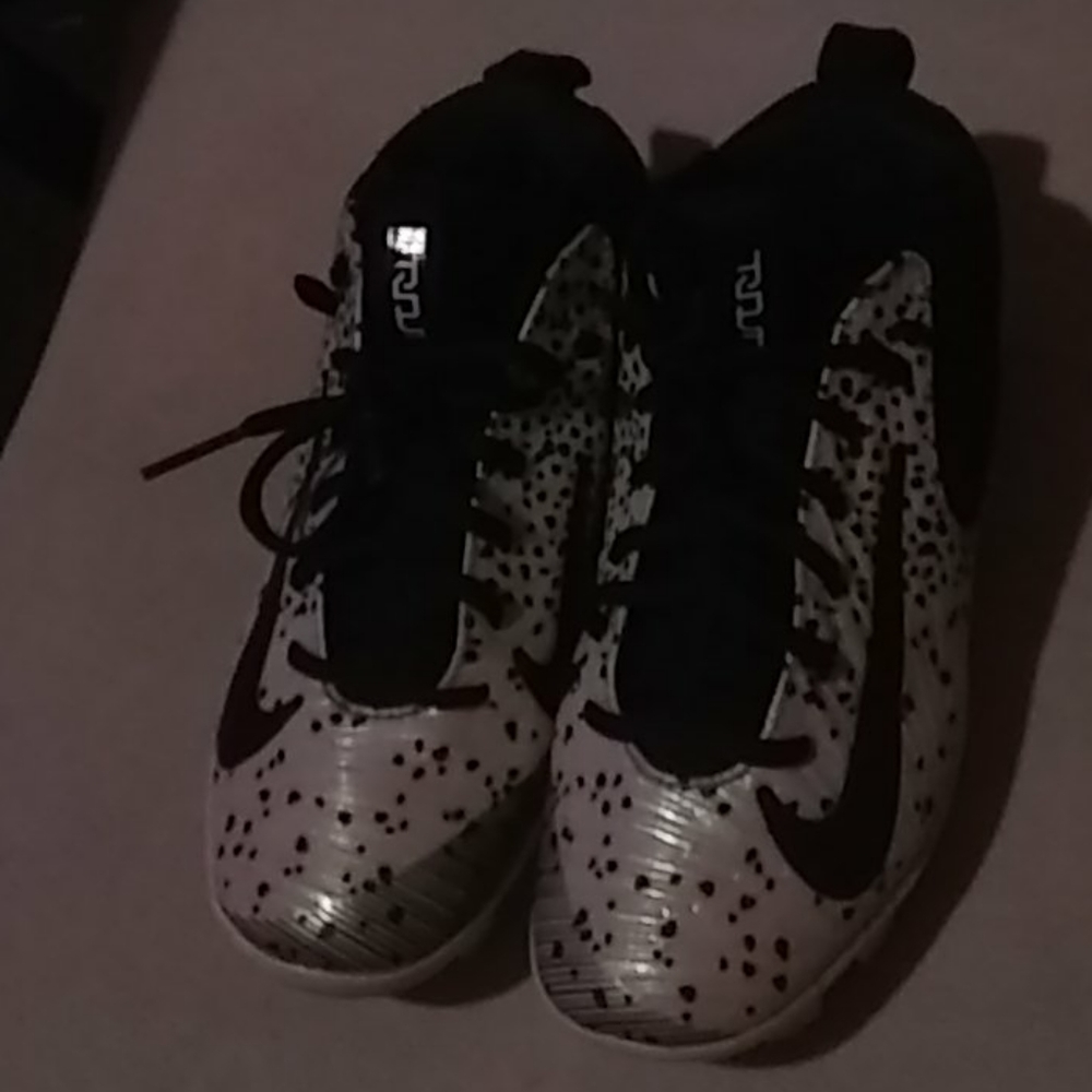 Baseball shoes